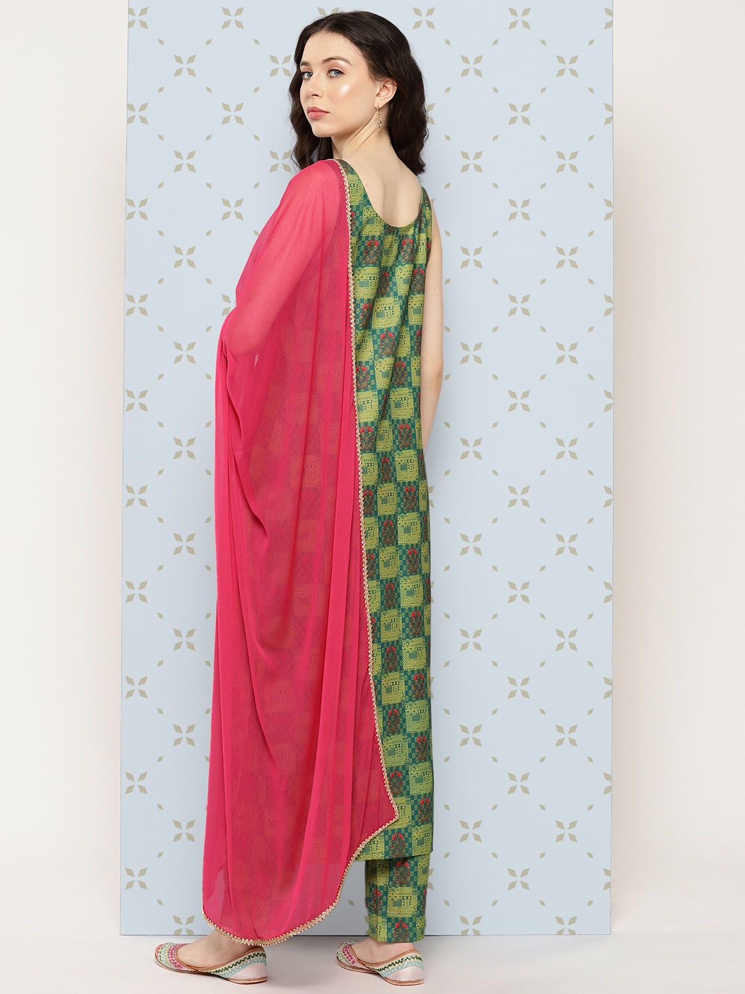 

Janasya Women Floral Printed Regular Gotta Patti Kurta with Trousers & Dupatta, Green