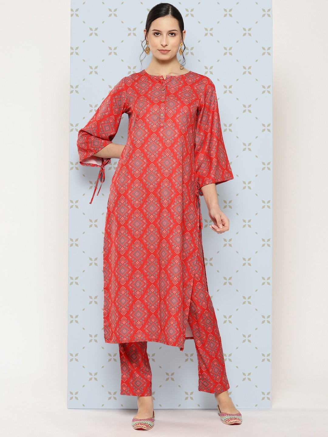 

Janasya Women Floral Printed Regular Kurta with Trousers, Red