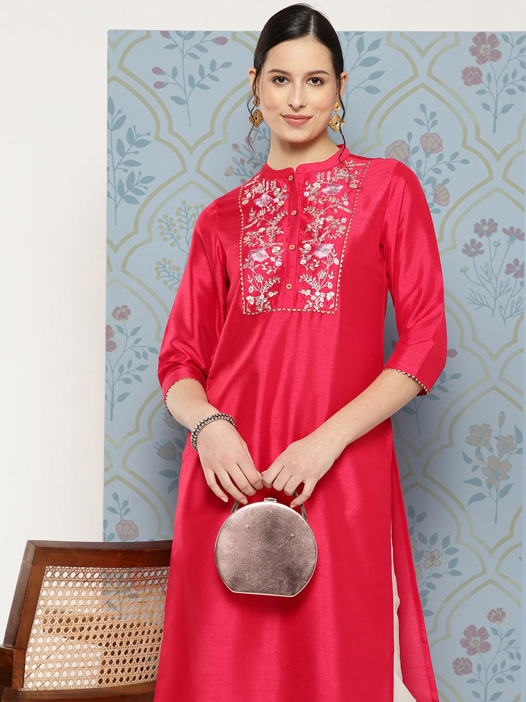 

Janasya Women Crepe Silk Floral Embroidered Thread Work Kurta, Pink