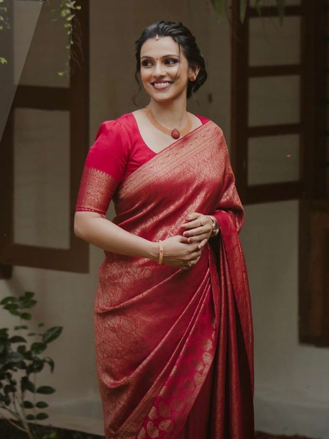 

MORLY Ethnic Woven Design Zari Kanjeevaram Saree, Red