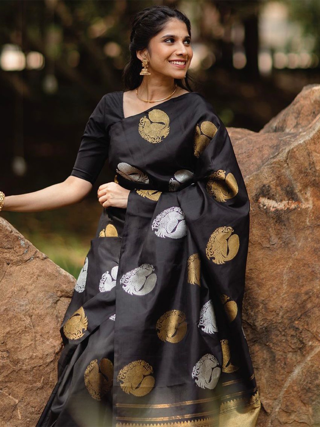 

MORLY Ethnic Woven Design Zari Kanjeevaram Saree, Black