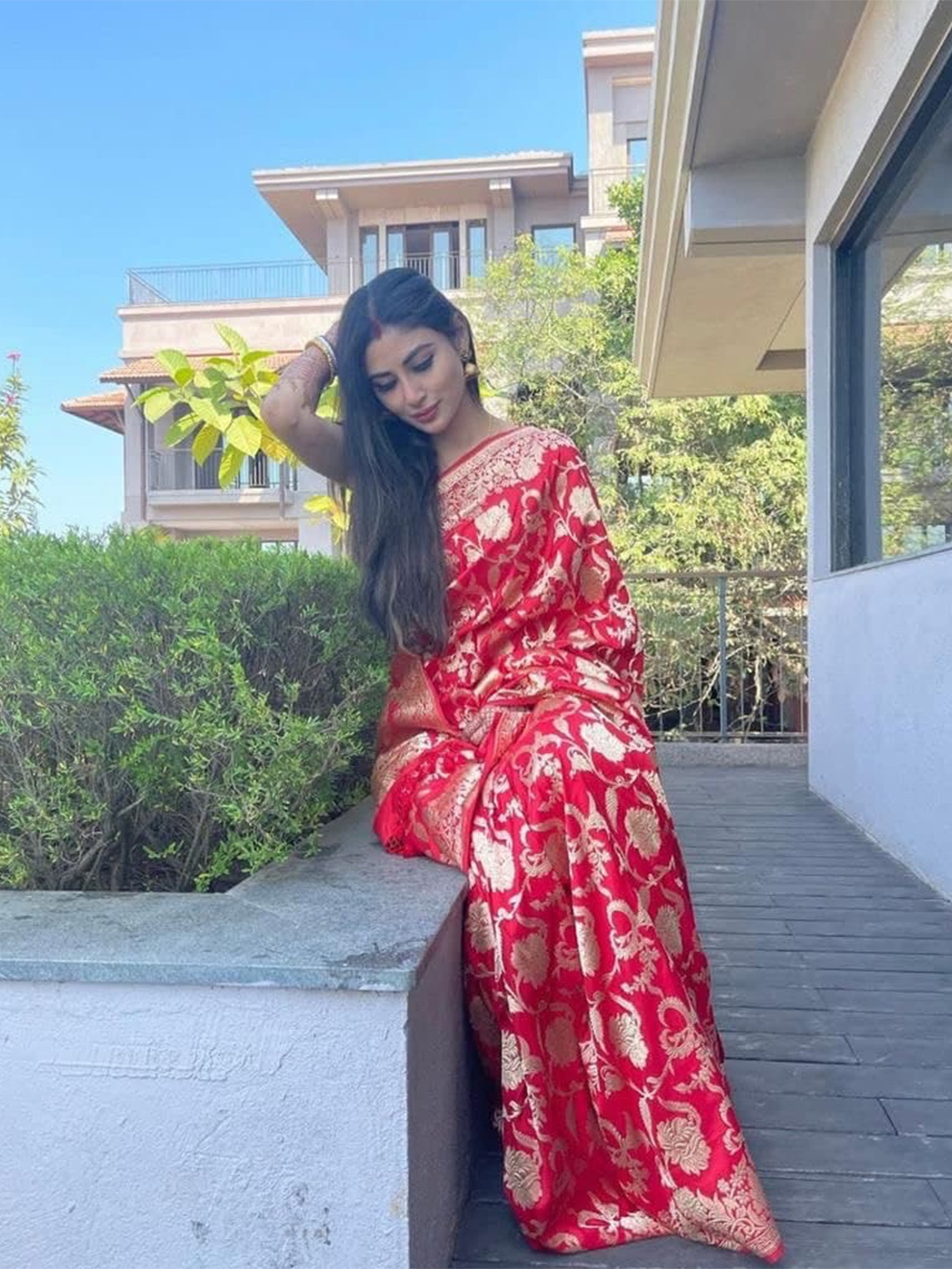 

MORLY Floral Woven Design Zari Kanjeevaram Saree, Red