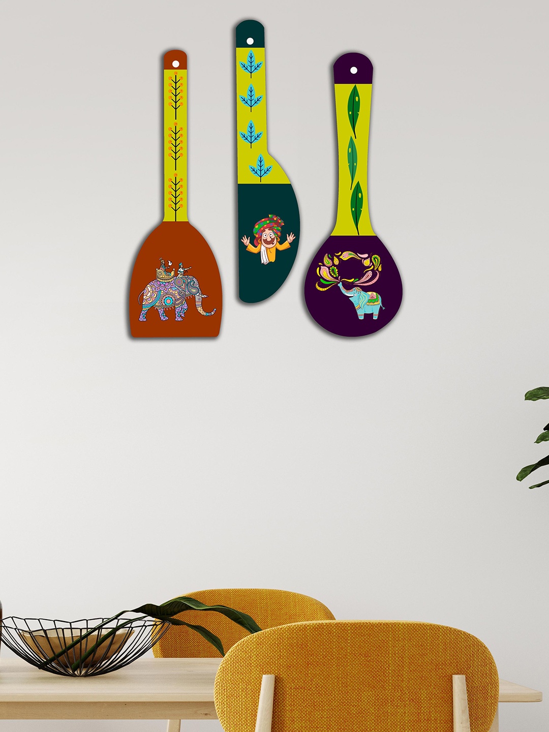 

SAF 3-Pcs Green & Red Elephant Art Printed Spoon Shaped MDF Pine Wooden Wall Hangings