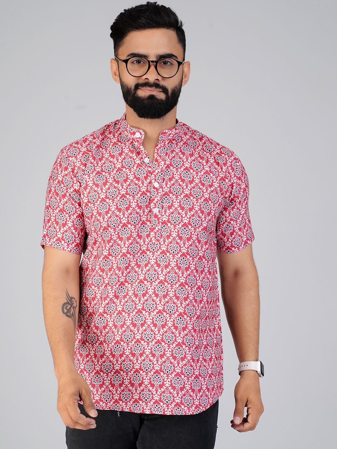 

Elepants Ethnic Motif Printed Band Collar Short Kurta, Red