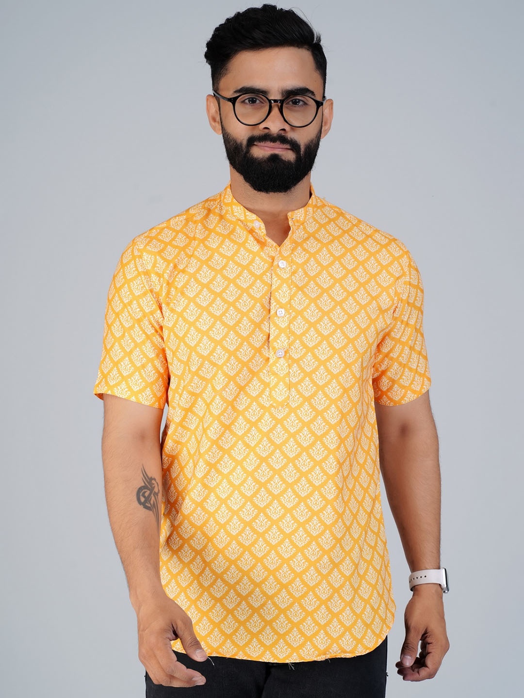 

Elepants Geometric Printed Band Collar Short Kurta, Yellow