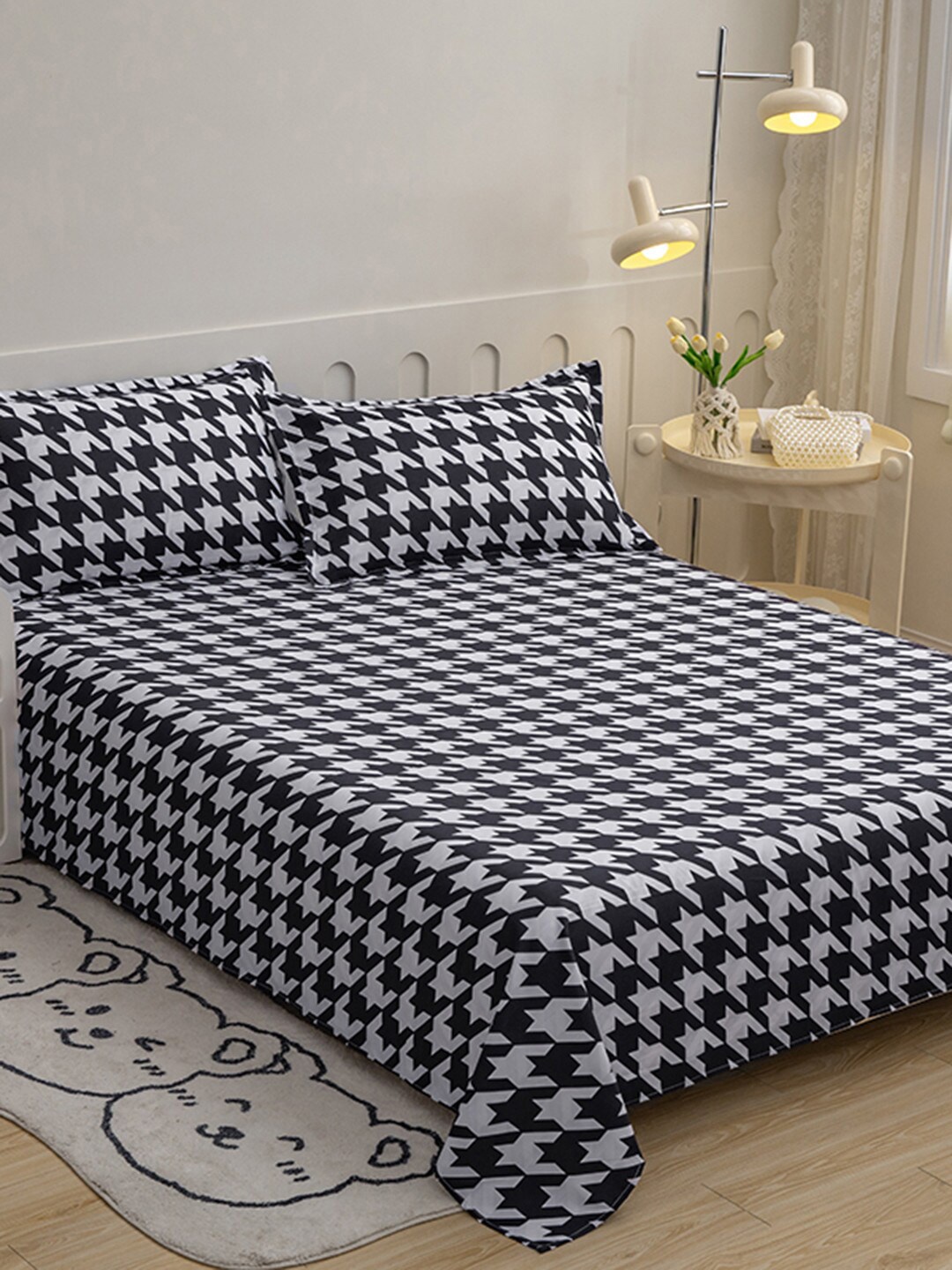 

JC Collection Black & White Ethnic Motifs 140 TC King Bedsheet with 2 Pillow Covers