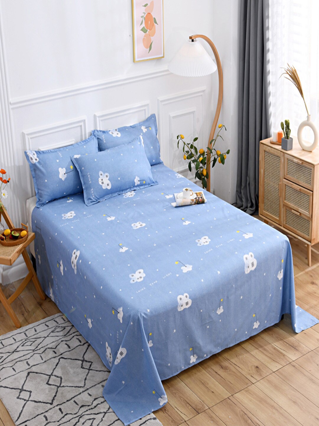 

JC HOME Blue & White Graphic 140 TC Queen Bedsheet with 2 Pillow Covers