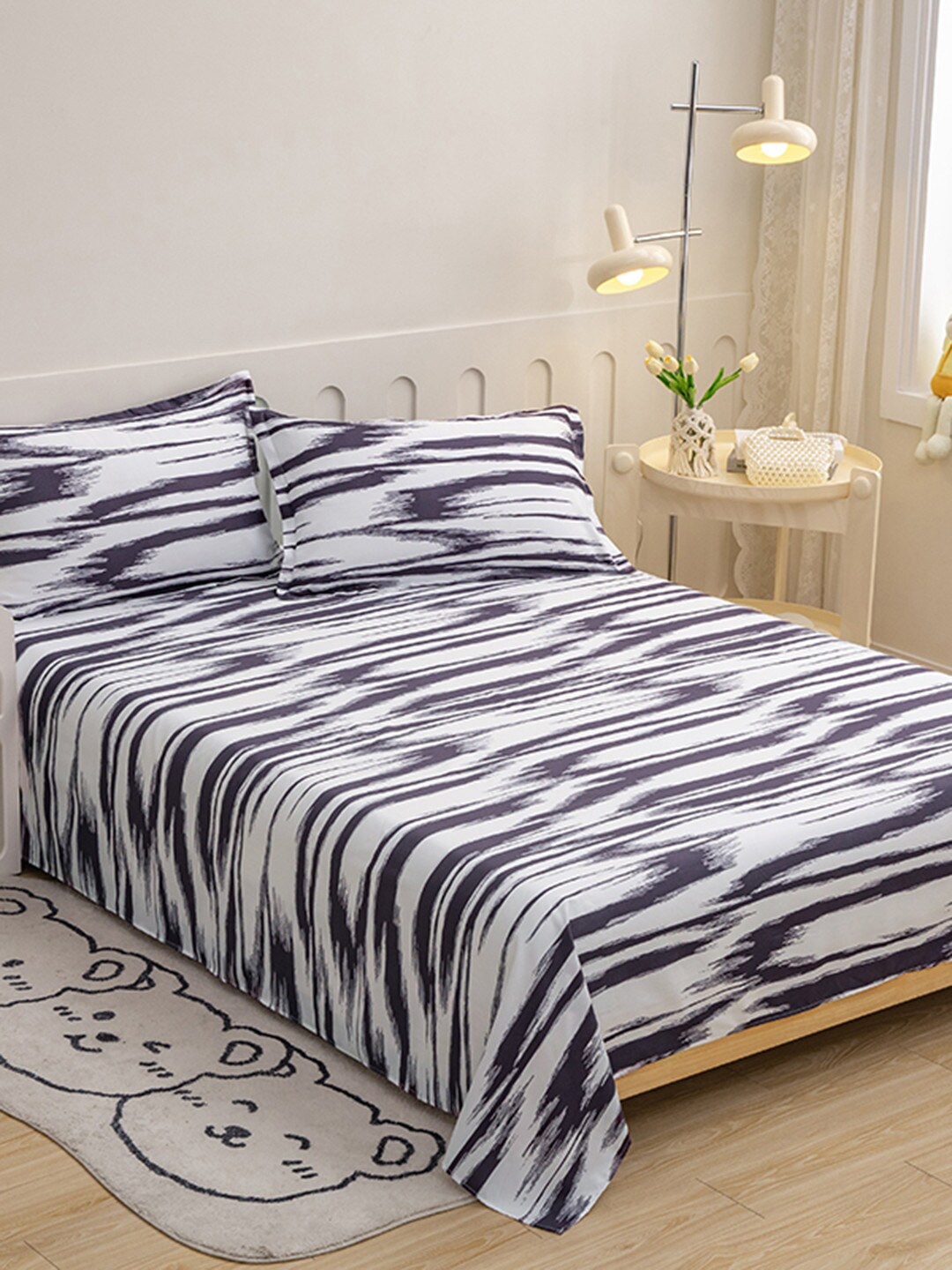 

JC HOME White & Navy Blue 140 TC King Bedsheet With 2 Pillow Covers