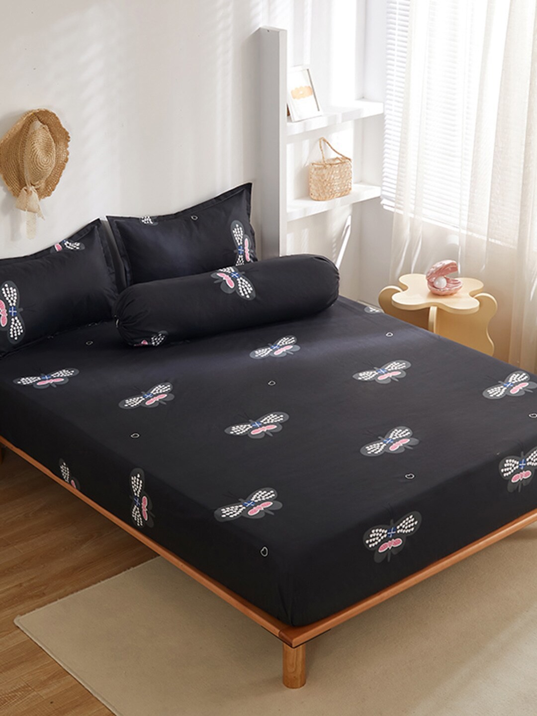 

JC HOME Black & White Graphic 150 TC Fitted Queen Bedsheet with 2 Pillow Covers