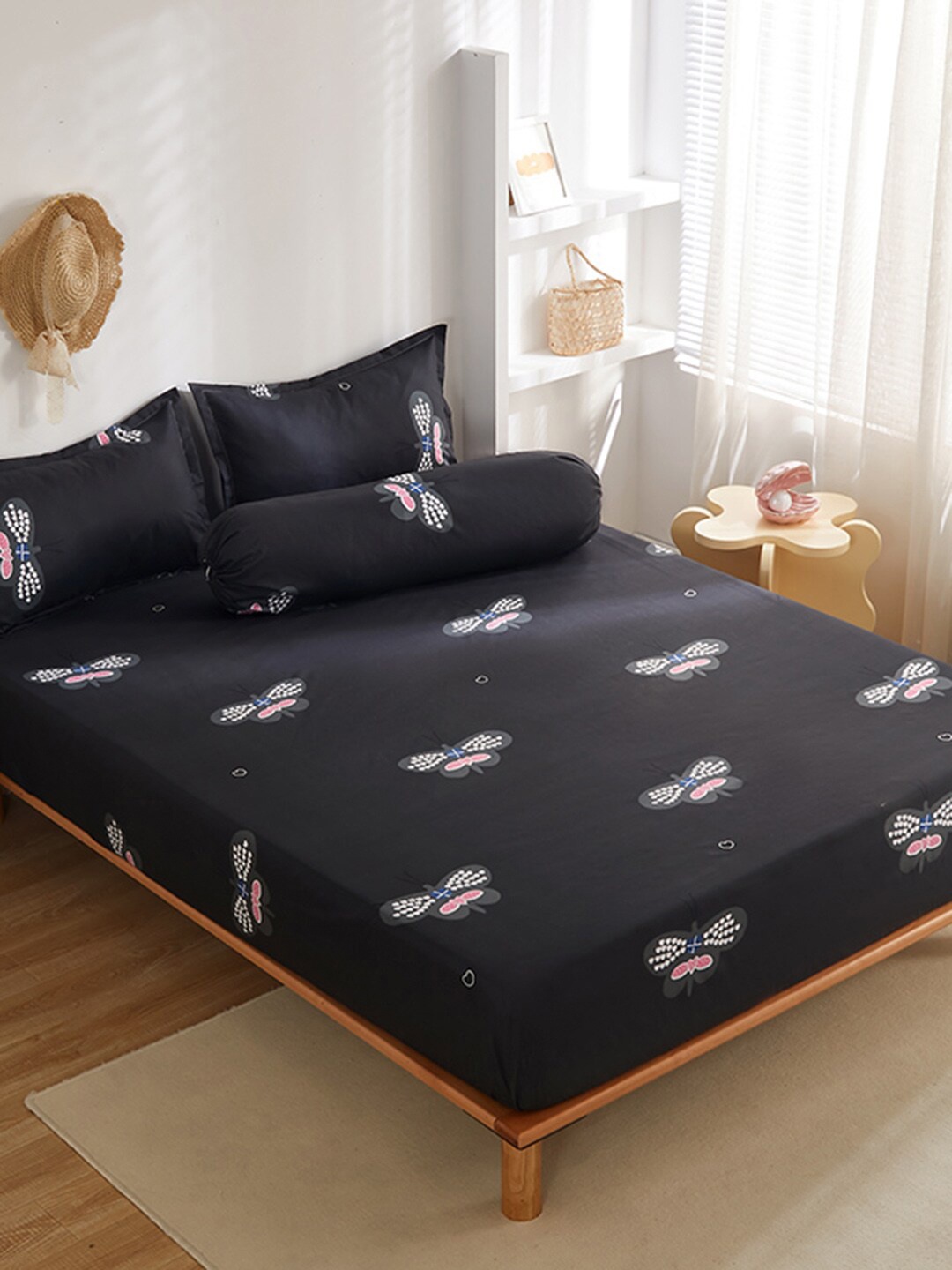 

JC HOME Black & White Conversational 150 TC Single Bedsheet With 1 Pillow Cover