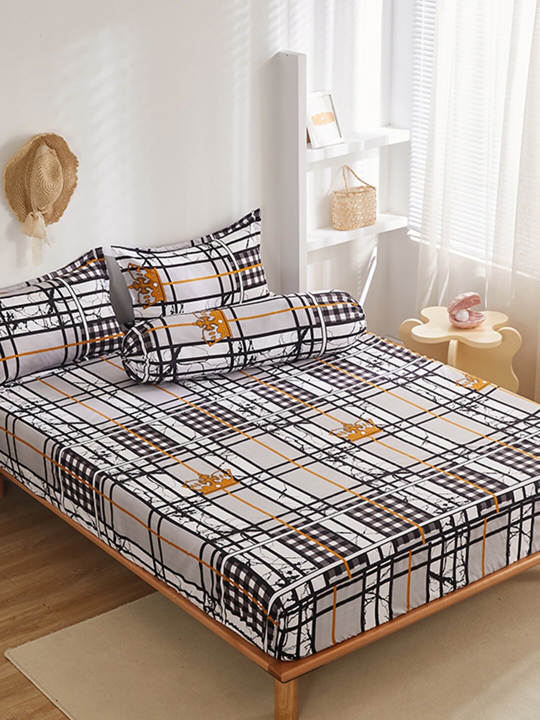 

JC HOME White & Black Geometric 150 TC Fitted King Bedsheet with 2 Pillow Covers