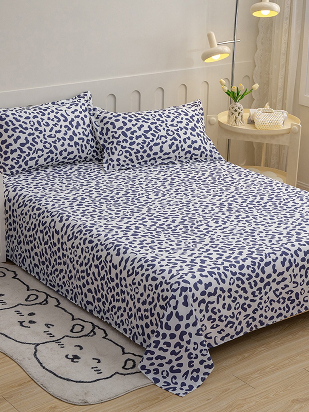 

JC HOME Blue White Abstract Printed 140 TC Queen Bedsheet With 2 Pillow Covers