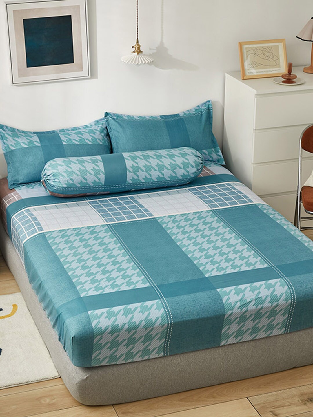 

JC HOME Green & White Printed 150 TC Fitted King Bedsheet & 2 Pillow Covers