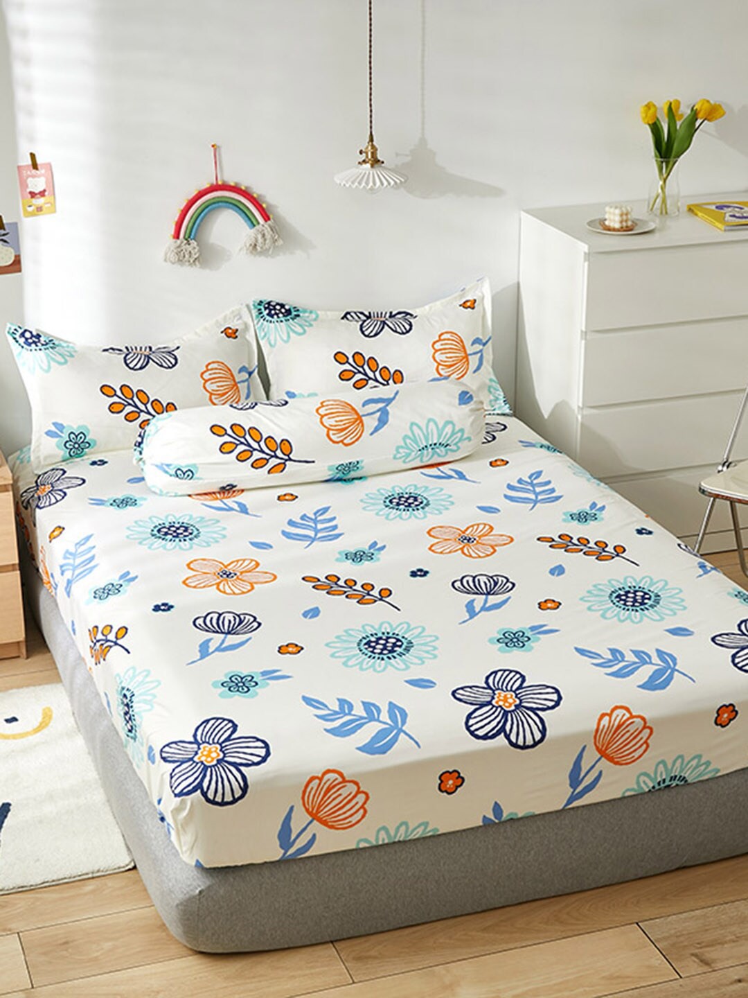 

JC HOME White Blue Floral 150 TC Fitted King Bedsheet With 2 Pillow Covers