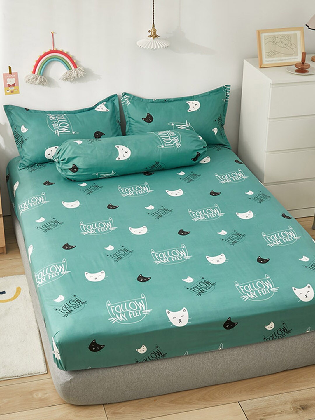 

JC HOME Green & White Printed 150 TC Fitted King Bedsheet & 2 Pillow Covers