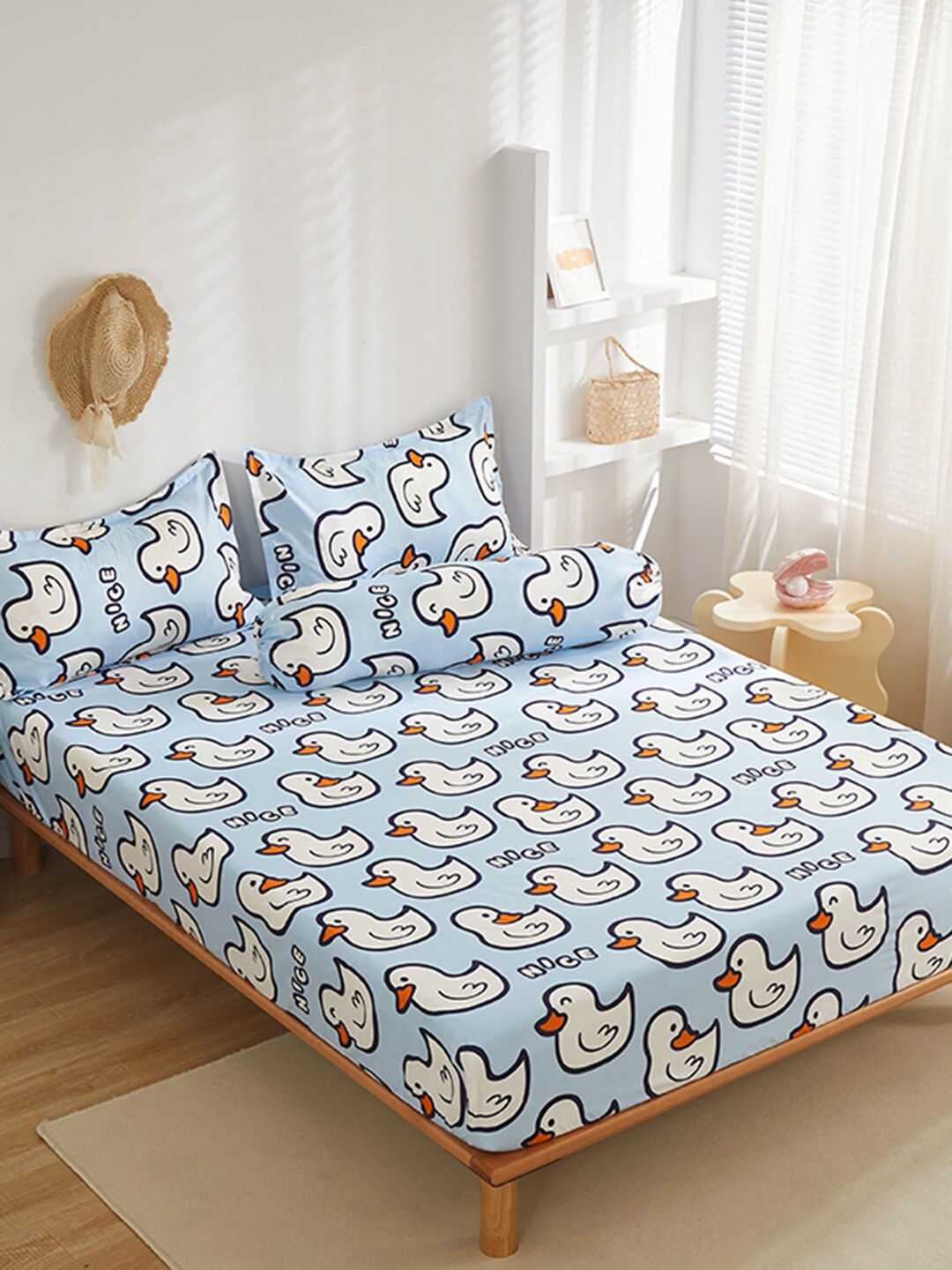

JC HOME Blue & White Graphic Printed 150 TC Fitted Single Bedsheet & Pillow Cover