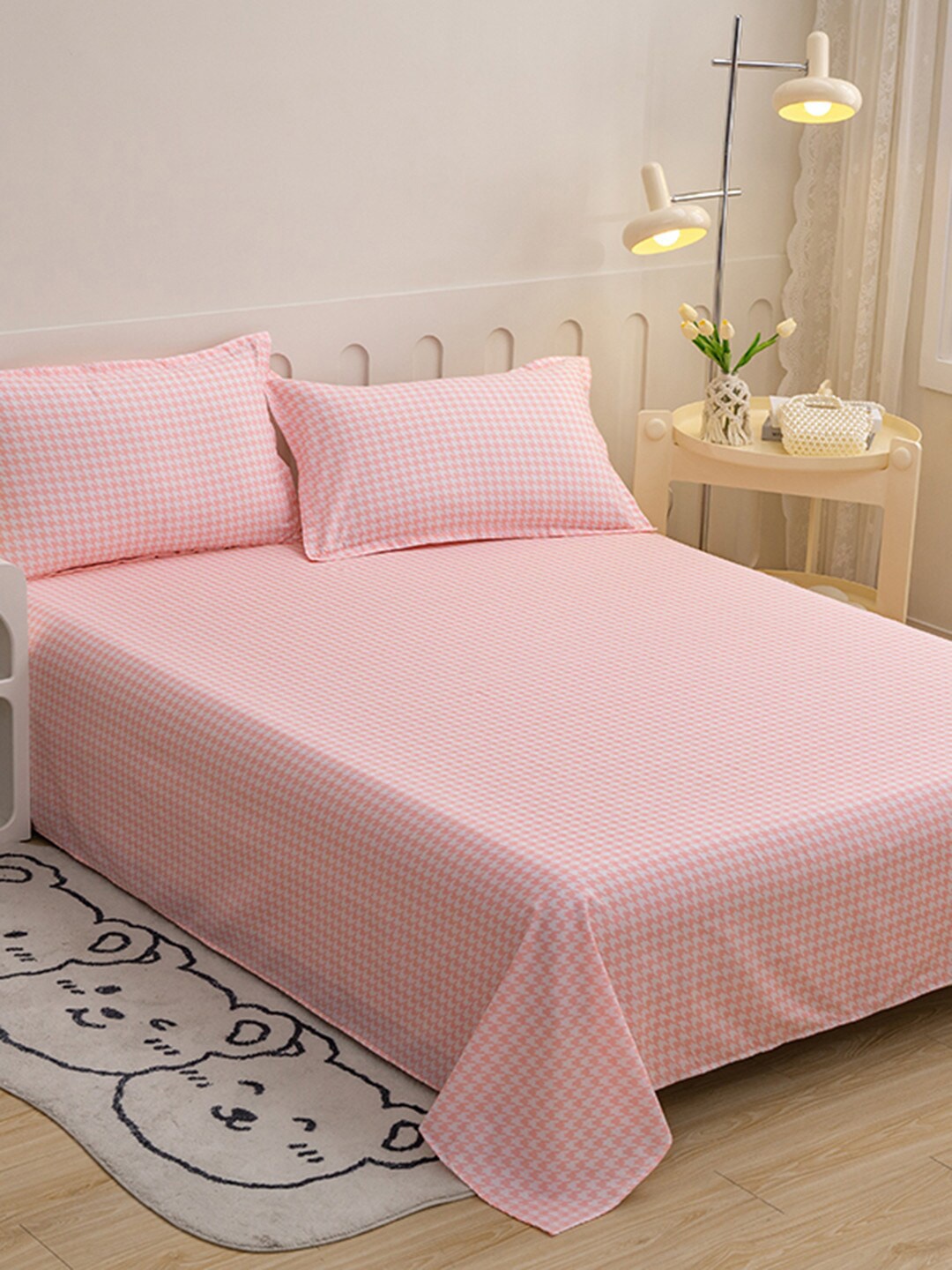 

JC HOME Pink & White Geometric 140 TC Queen Bedsheet With 2 Pillow Covers