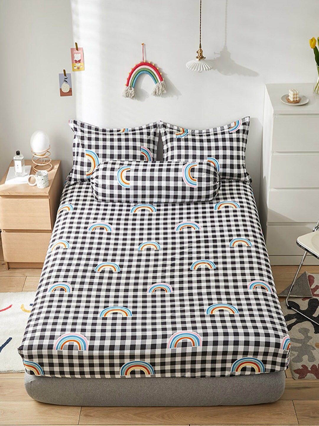 

JC HOME Black & White Geometric 150 TC Fitted King Bedsheet & 2 Pillow Covers