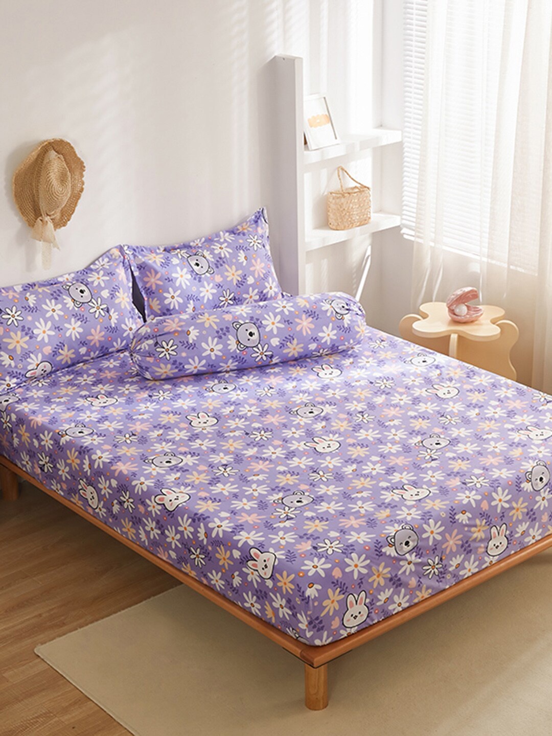 

JC HOME Purple & White Floral 150 TC Fitted Queen Bedsheet With 2 Pillow Covers