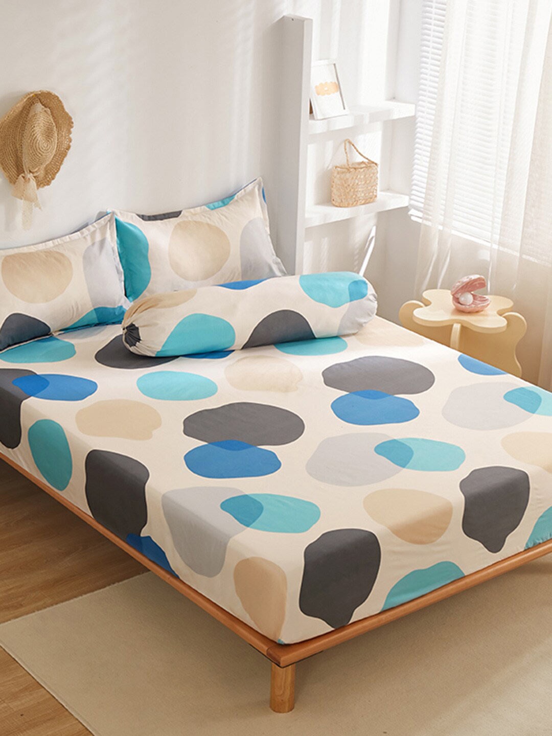 

JC HOME Beige & Blue Geometric 150 TC Fitted King Bedsheet with 2 Pillow Covers