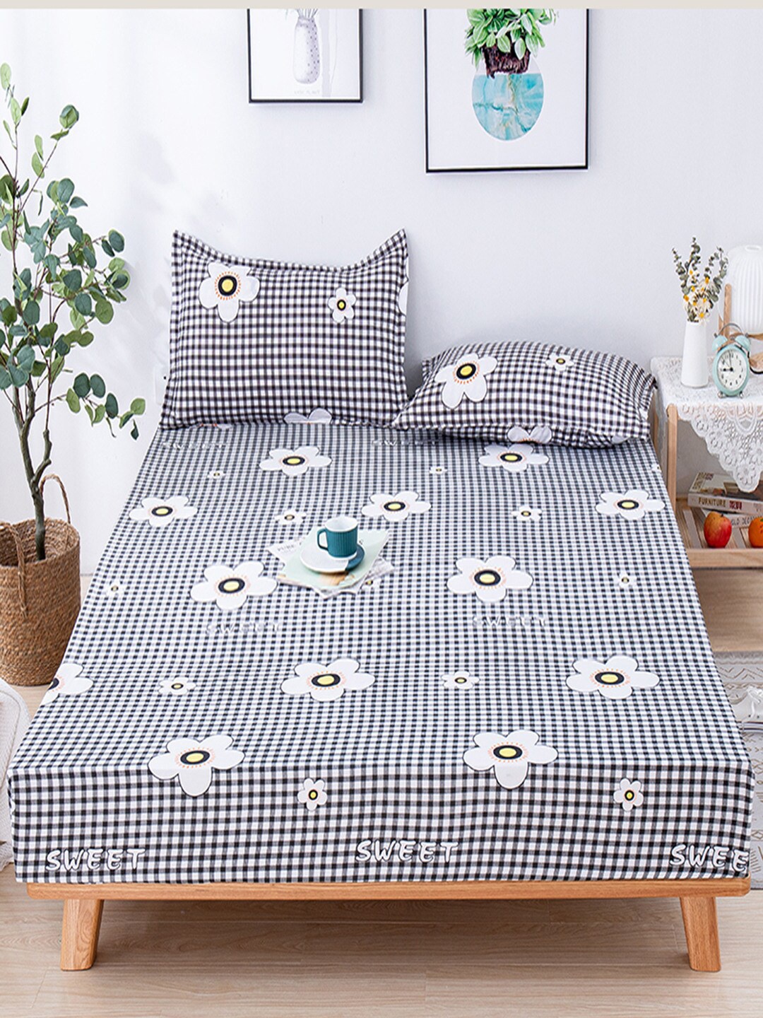 

JC Collection Black & white Floral 150 TC Fitted Single Bedsheet & Pillow Cover