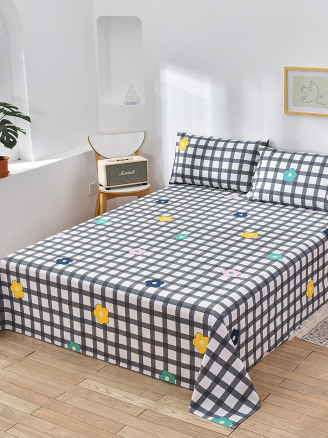 

JC HOME White & Black Geometric 160 TC King Bedsheet With 2 Pillow Covers