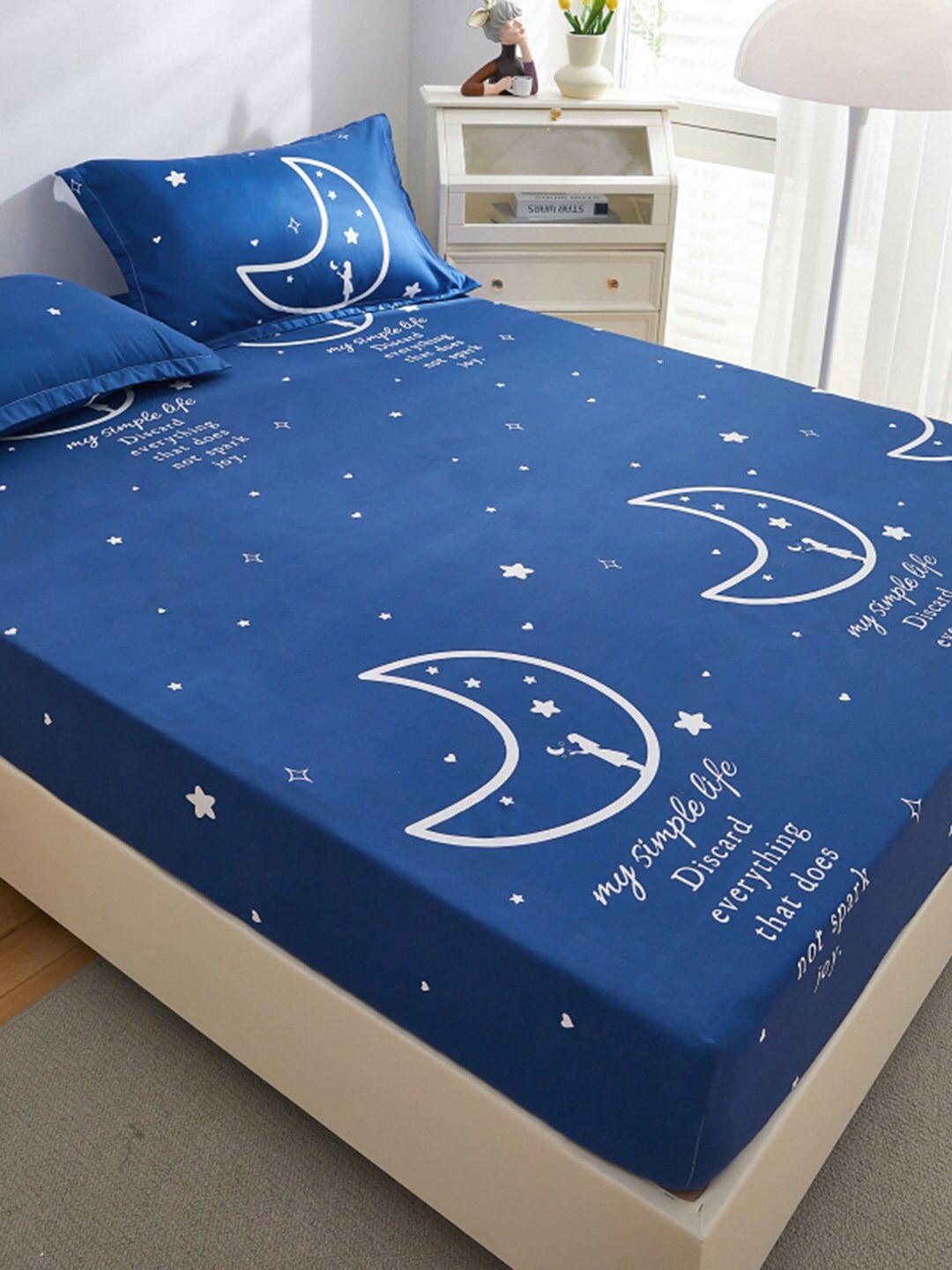 

JC HOME Blue Conversational Printed 160 TC Fitted King Bedsheet & 2 Pillow Covers