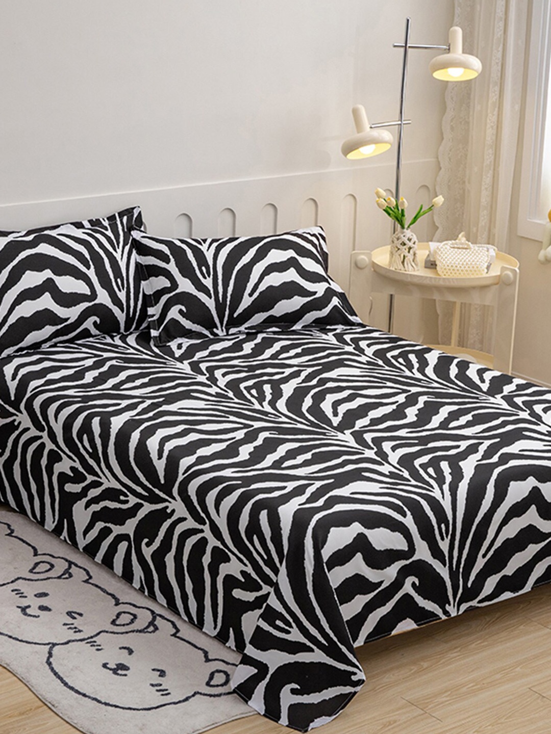 

JC HOME Black & White Printed 140 TC Queen Bedsheet & 2 Pillow Covers