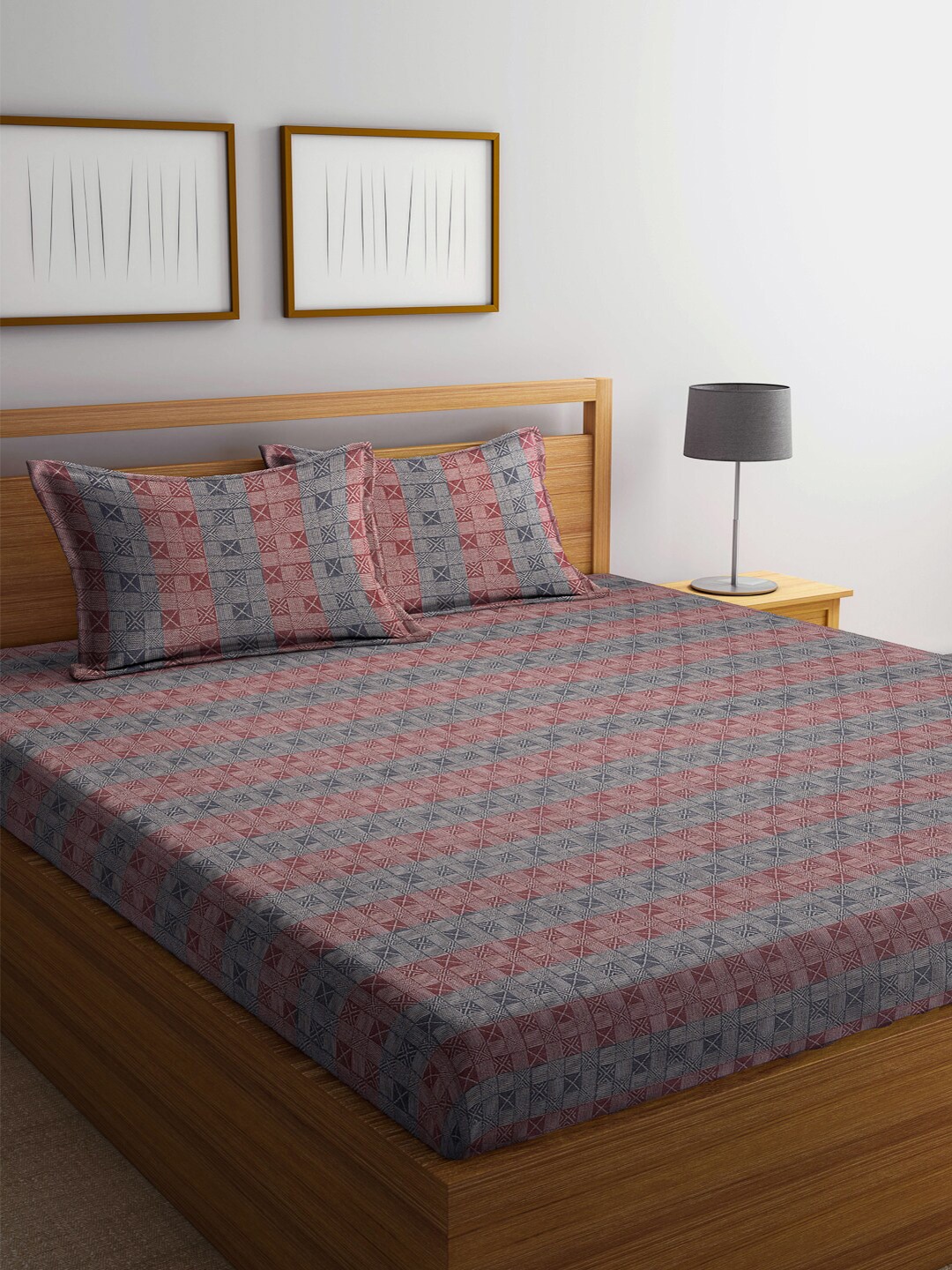 

FABINALIV Grey & Red Geometric 350 TC Cotton King Bedsheet & 2 Pillow Covers