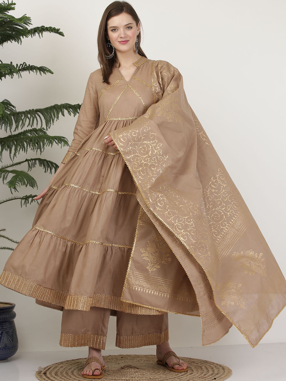 

KAANCHIE NANGGIA Women Ethnic Motifs Gotta Patti Printed Anarkali Kurta, Brown