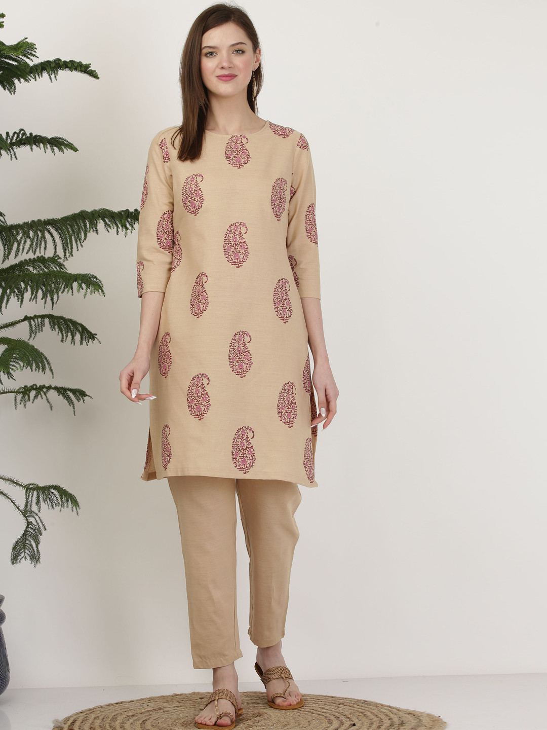 

KAANCHIE NANGGIA Paisley Printed Straight Kurta with Trousers, Beige