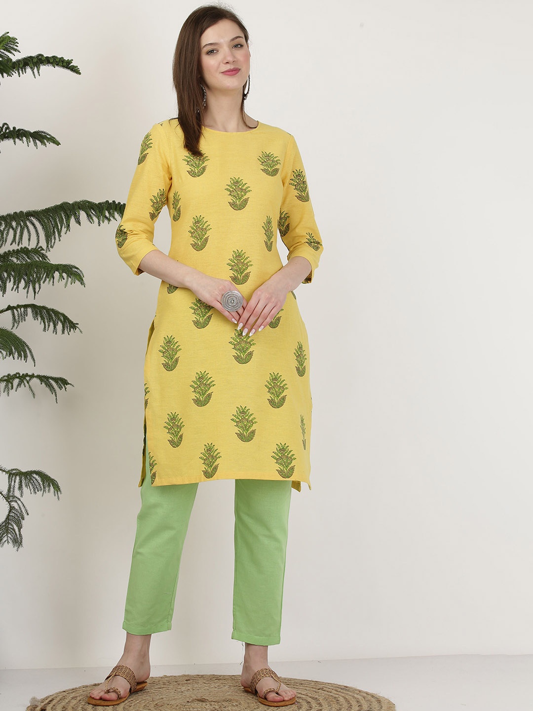 

KAANCHIE NANGGIA Women Yellow Ethnic Motifs Printed Regular Kurta with Trousers