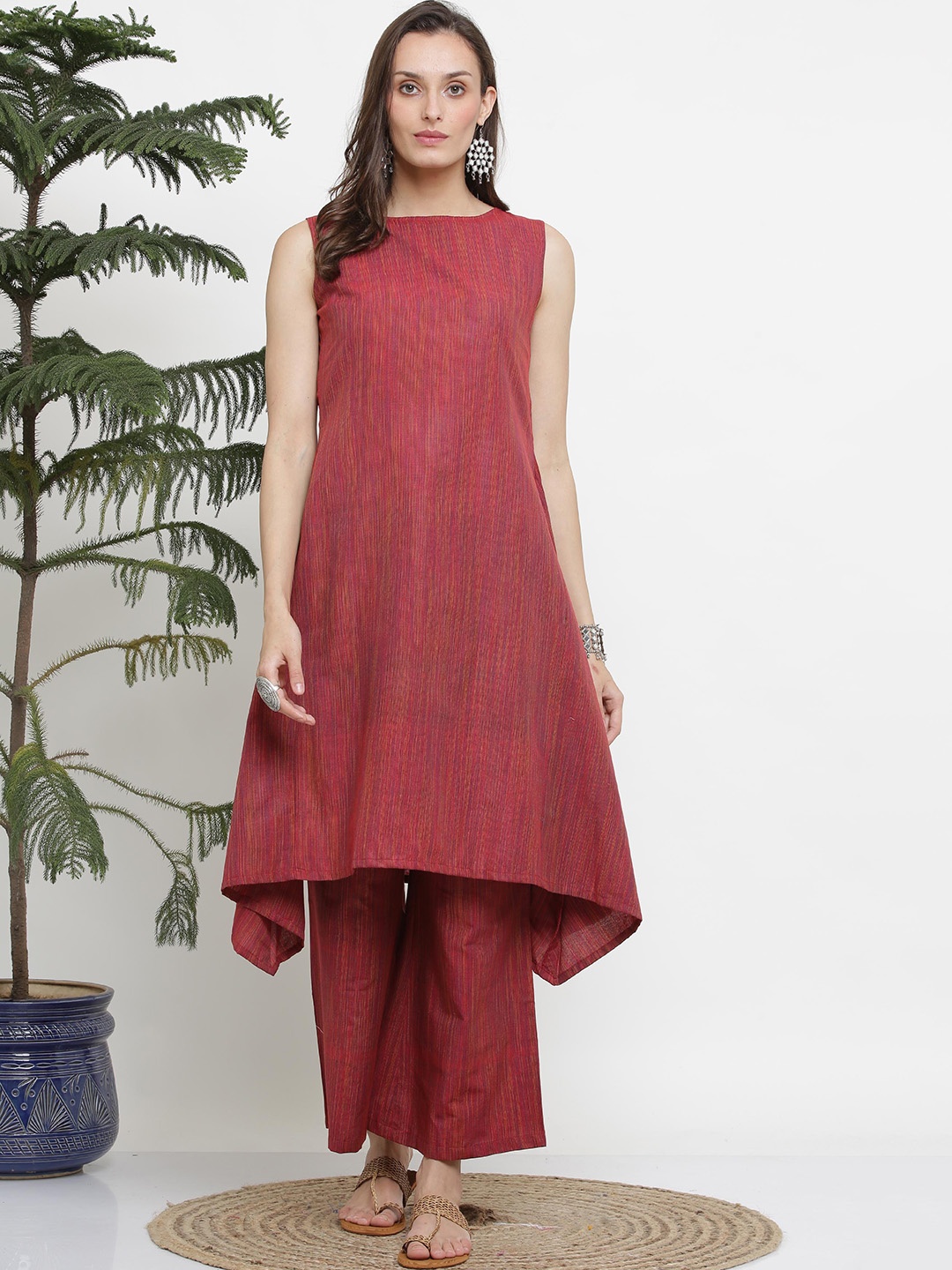 

KAANCHIE NANGGIA Asymmteric Sleeveless A-Line Kurta with Palazzos, Maroon