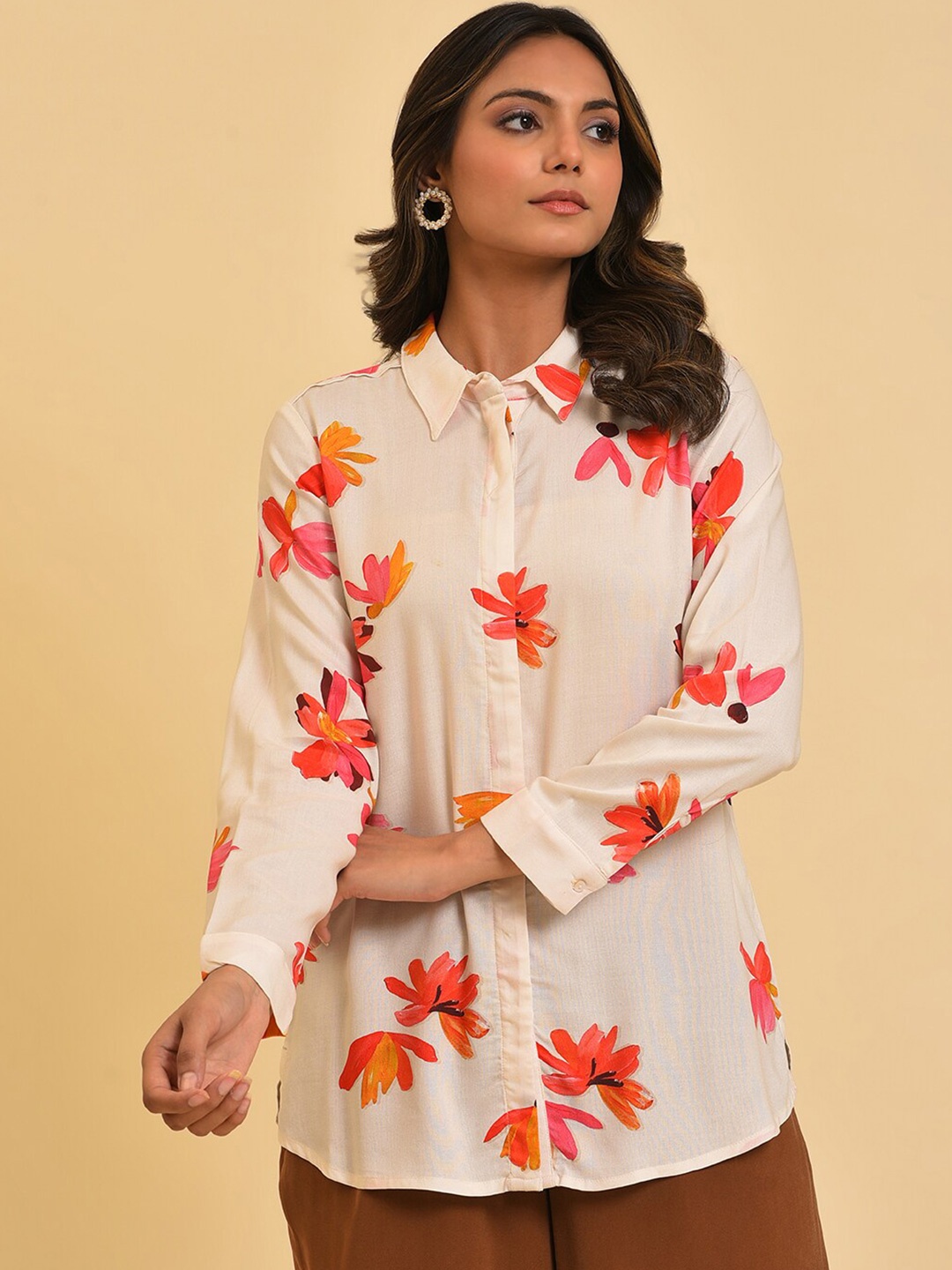 

W White & Pink Floral Printed Casual Shirt