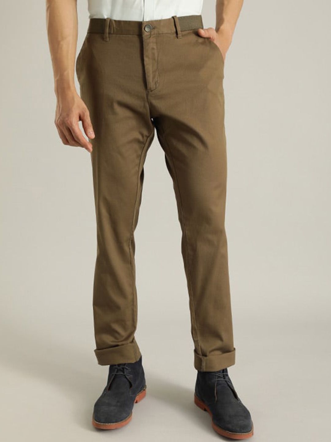 

Indian Terrain Men Mid-Rise Brooklyn Slim Fit Pure Cotton Trousers, Green