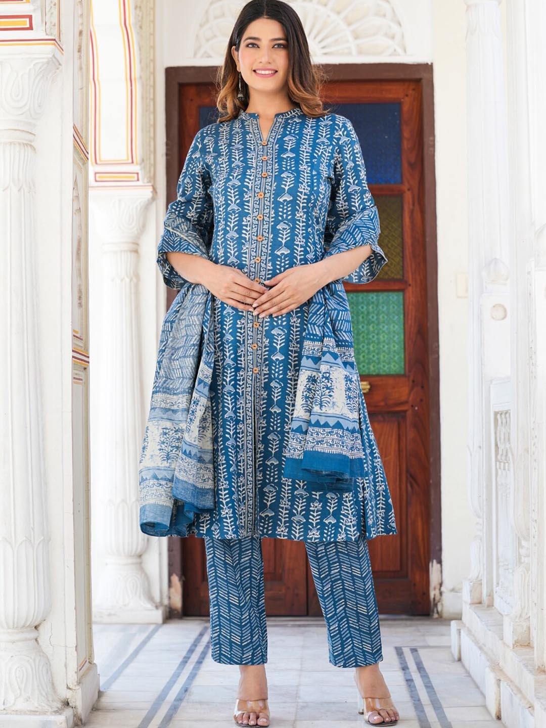 

YASH GALLERY Mandarin Collar Floral Printed A-Line Kurta with Trousers & With Dupatta, Blue