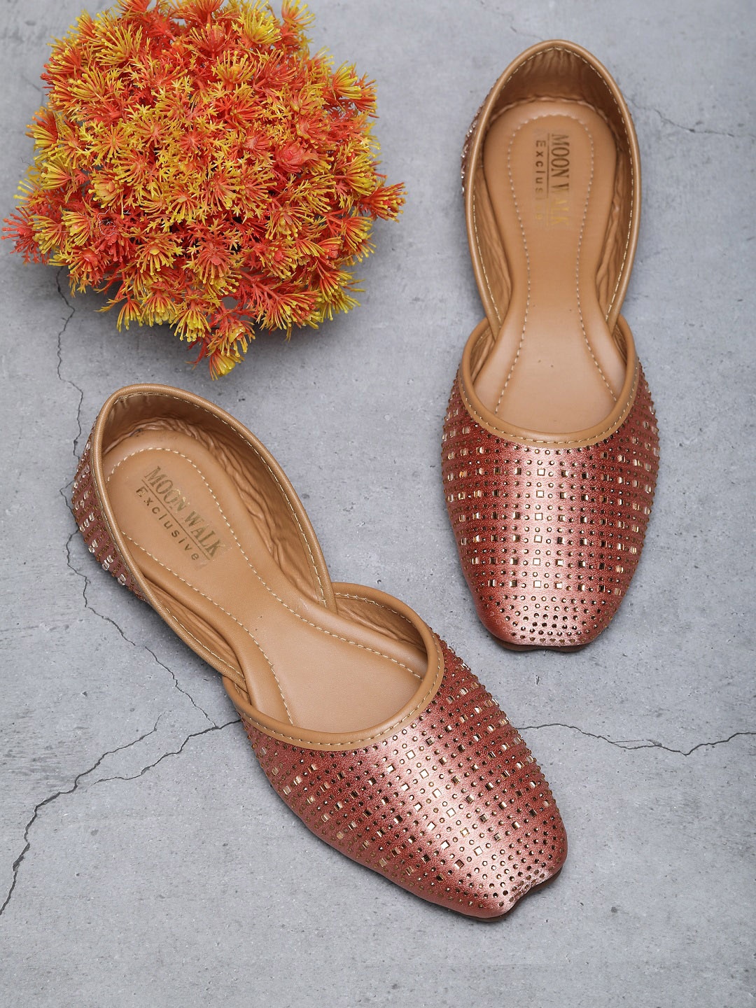 

Moonwalk Women Embellished Slip-On Mojaris, Pink