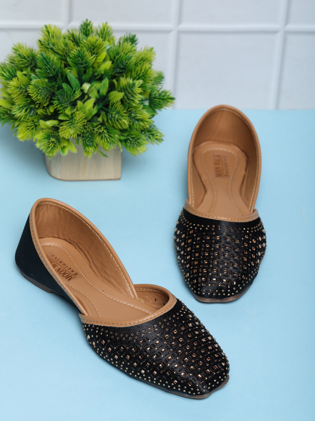 

Moonwalk Women Embellished Slip-On Mojaris, Black