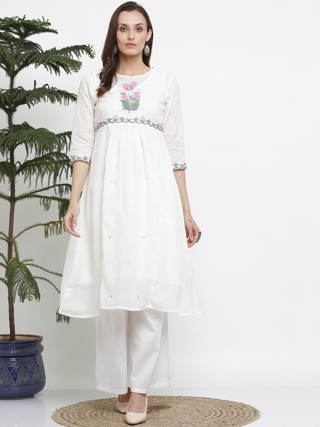 

KAANCHIE NANGGIA Women White Regular Thread Work Kurta with Palazzos