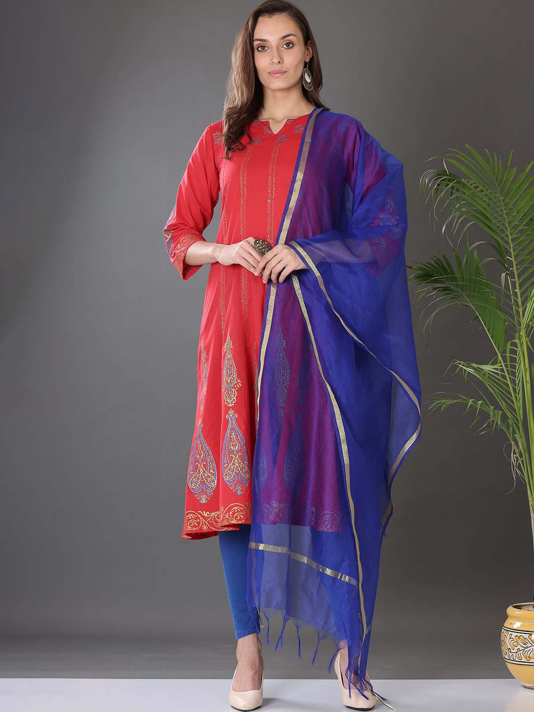 

KAANCHIE NANGGIA Notched Neck Ethnic Motifs Printed Kurta With Leggings & Dupatta, Red