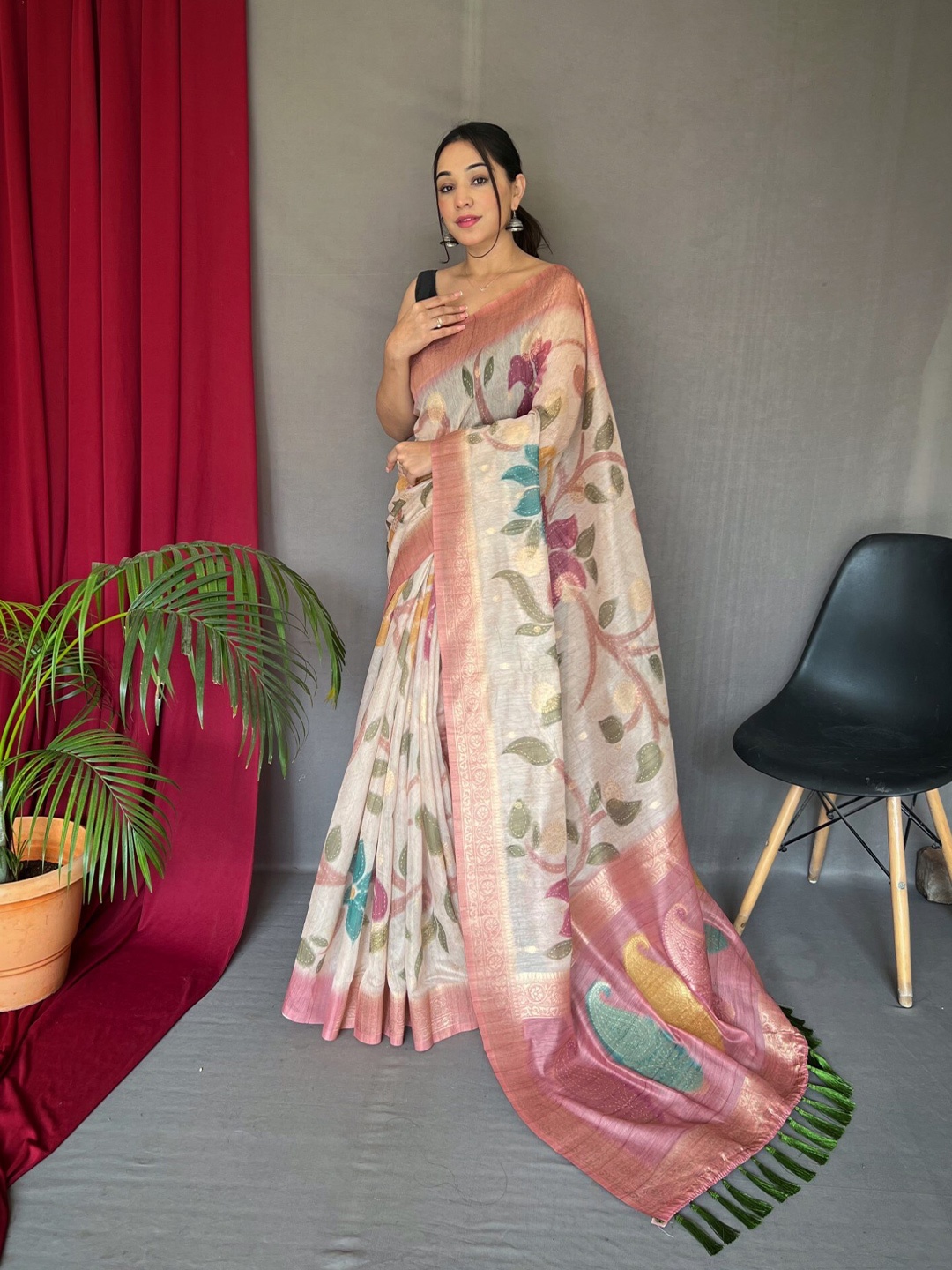 

Mitera Cream-Coloured & Pink Floral Printed Zari Chanderi Silk Saree