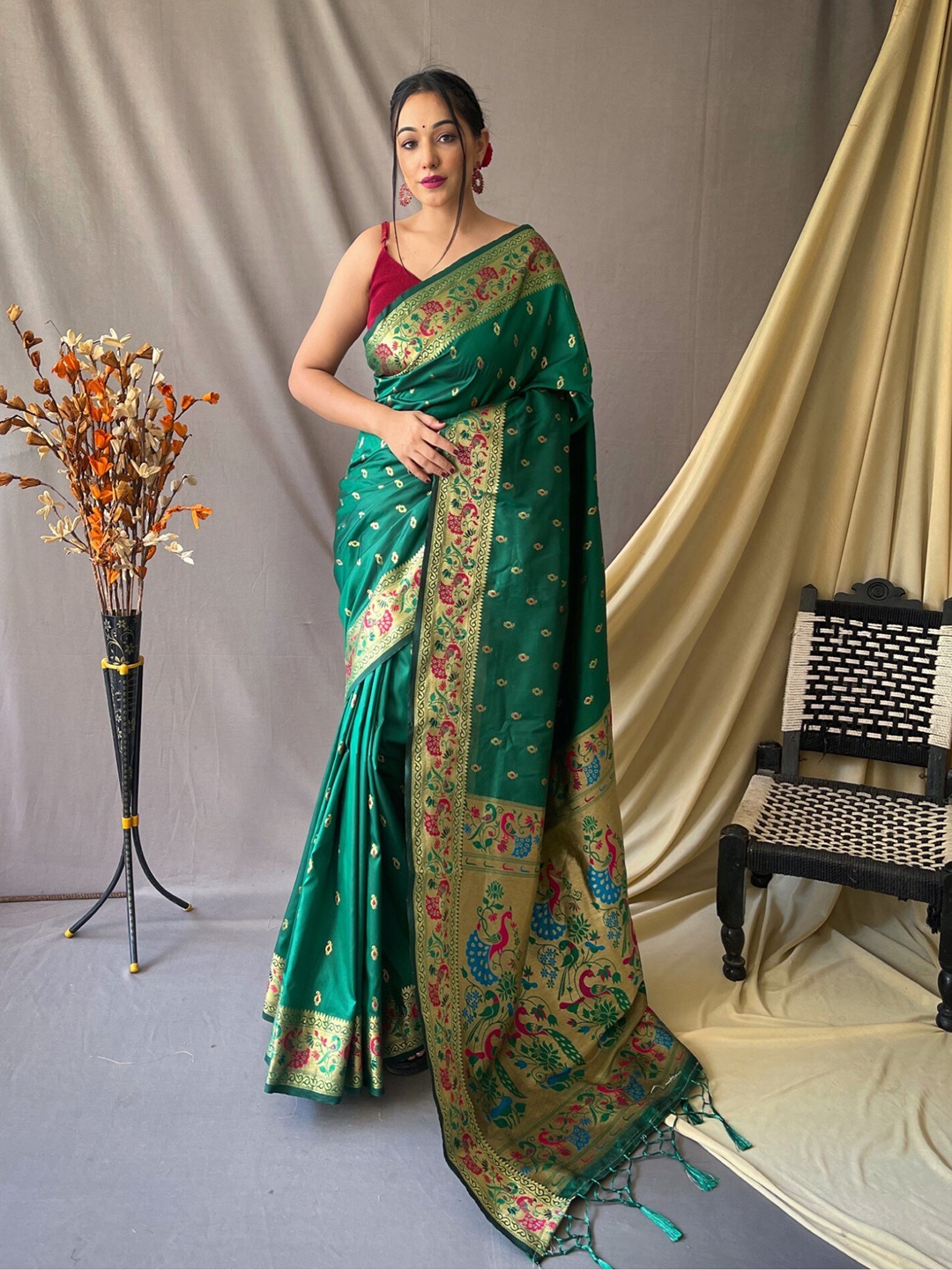 

Mitera Green & Gold-Toned Ethnic Woven Design Zari Paithani Silk Saree