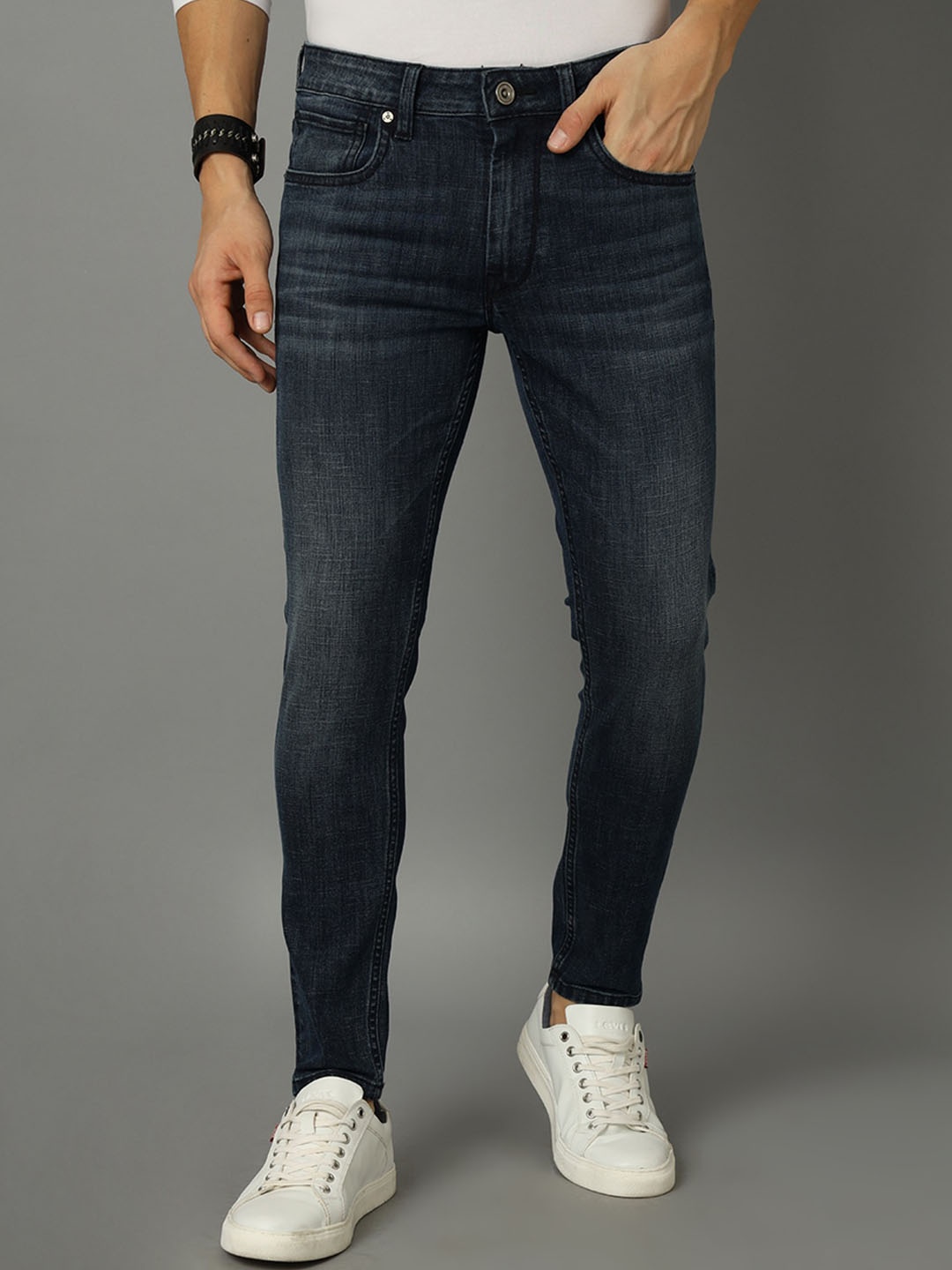 

Voi Jeans Men Mid-Rise Skinny Fit Light Fade Clean Look Jeans, Blue
