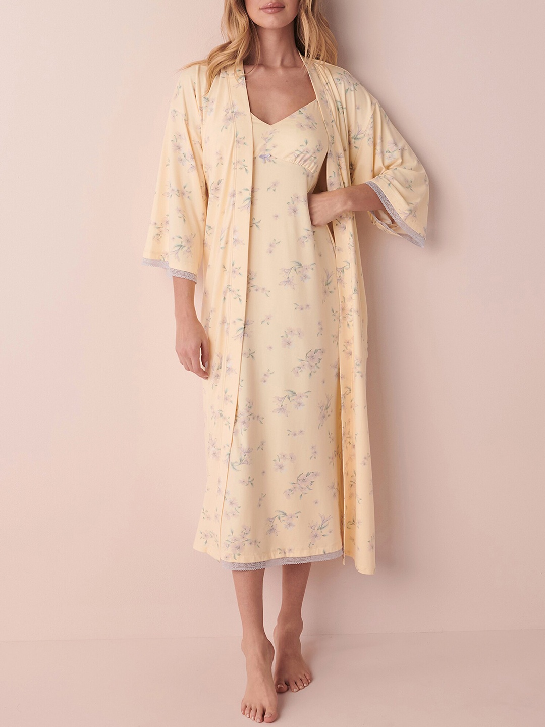 

La Vie en Rose Floral Printed Bath Robe, Yellow