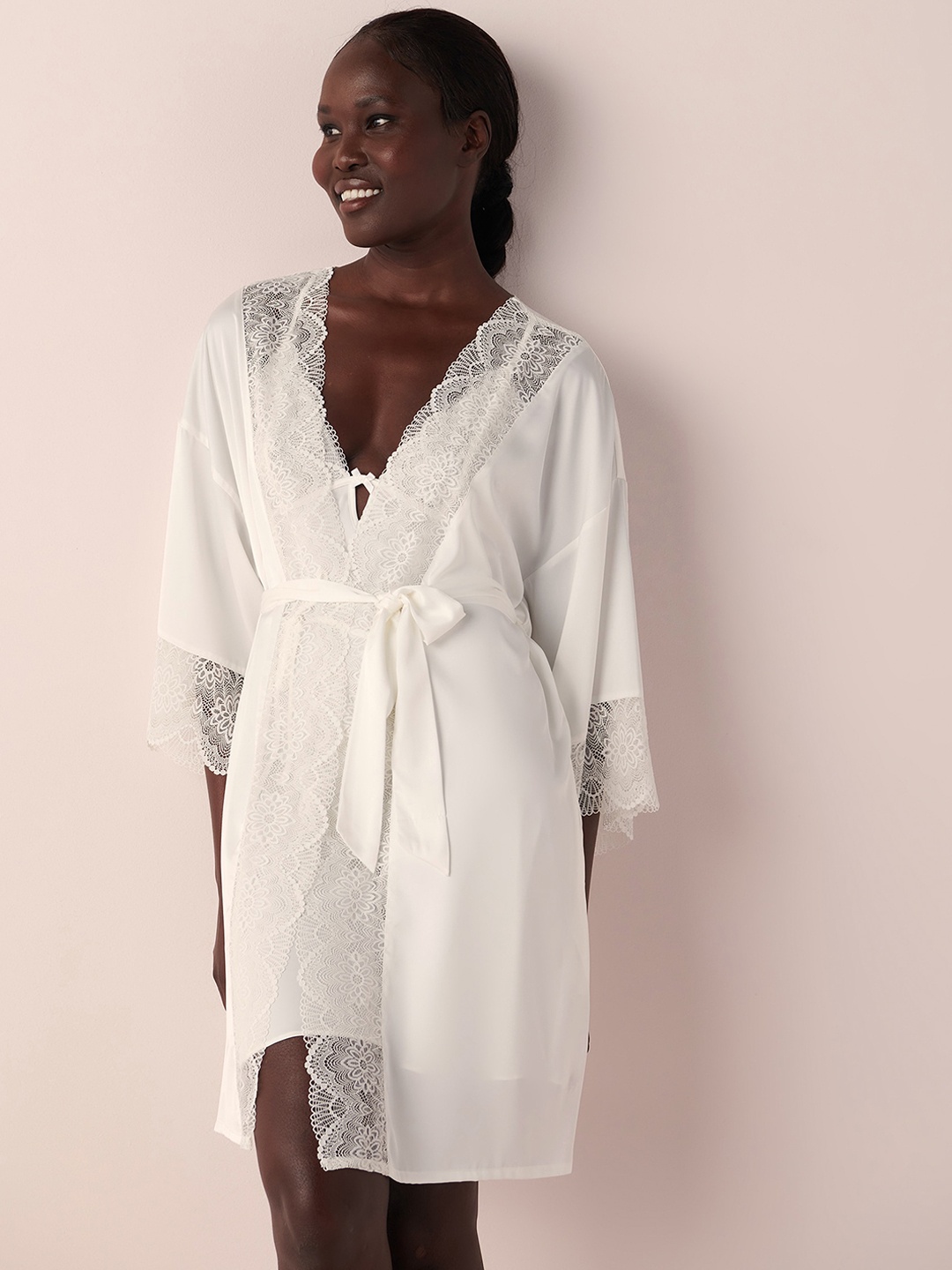 

La Vie en Rose Women Shawl Collar Robe, White