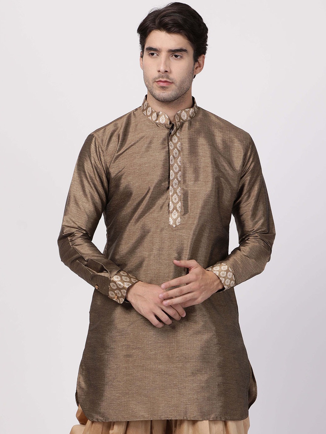 

VASTRAMAY Mandarin Collar Thread Work Curved Kurta, Bronze