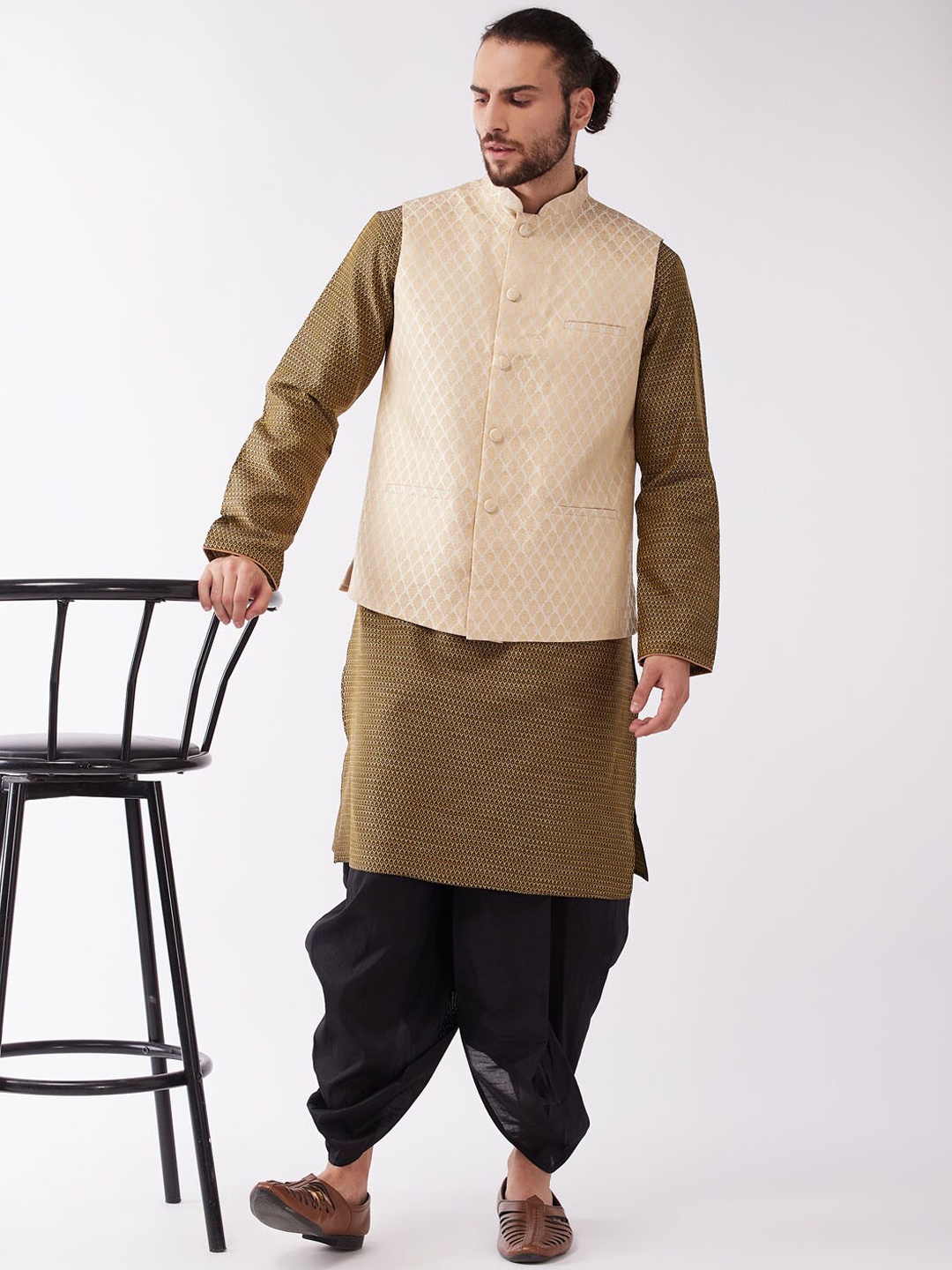 

VASTRAMAY Woven Design Mandarin Collar Regular Kurta With Dhoti Pants & Nehru Jacket, Green