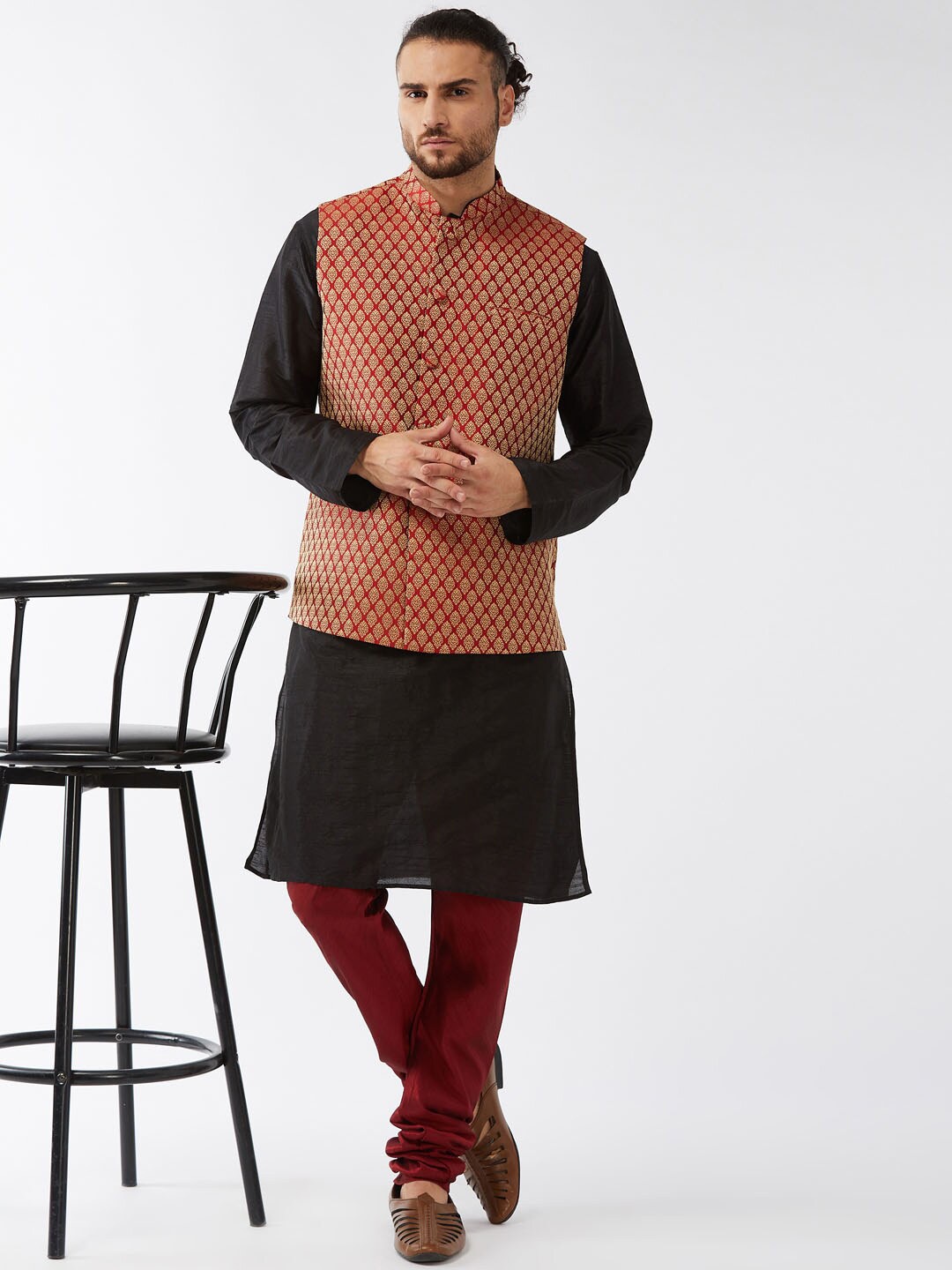 

VASTRAMAY Mandarin Collar Kurta with Churidar & Woven Design Nehru Jacket, Black