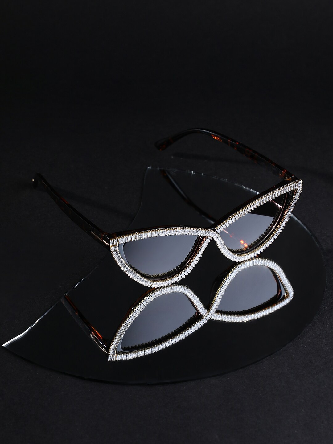 

HAUTE SAUCE by Campus Sutra Women Cateye Sunglasses With UV Protected Lens, Brown