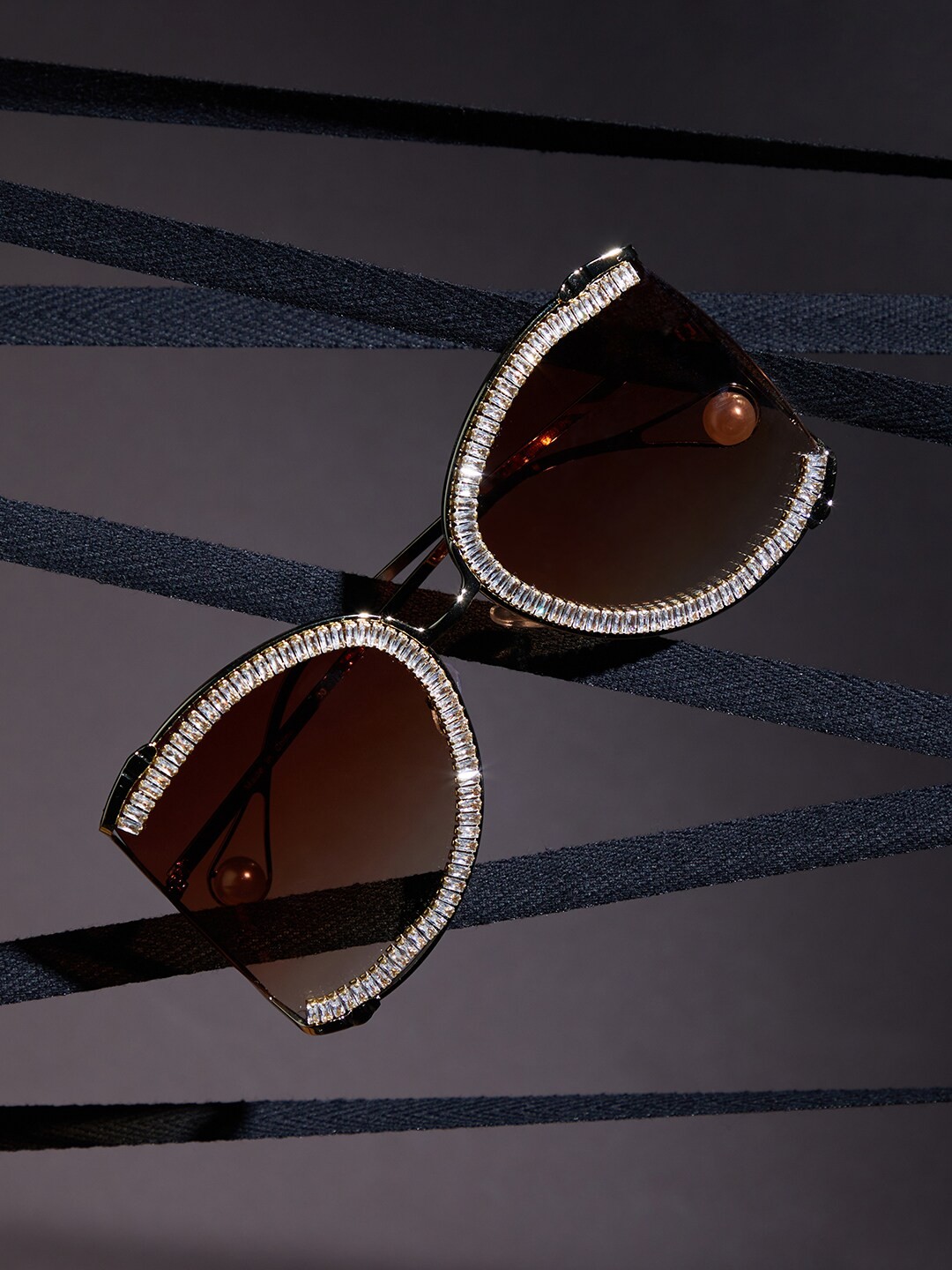 

HAUTE SAUCE by Campus Sutra Women Round Sunglasses With UV Protected Lens, Gold